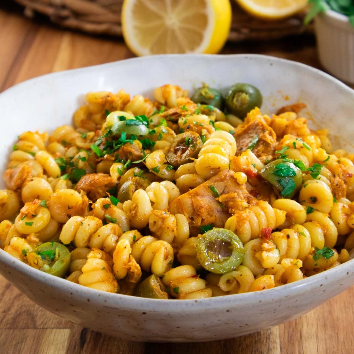 Creamy pasta with tuna and olives