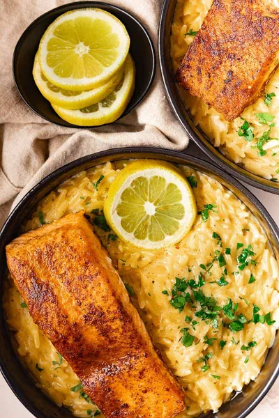 Lemon Garlic Salmon Orzo with lemon slices and parsley garnish.